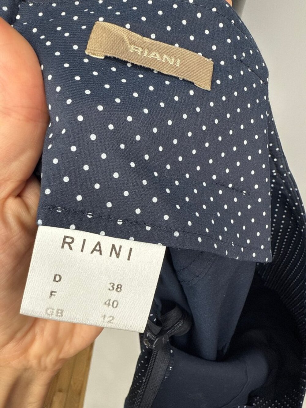 RIANI Polka Dot Preppy Classic A-Line Pleated Stretch Navy White Skirt Size 8 - Picture 6 of 8